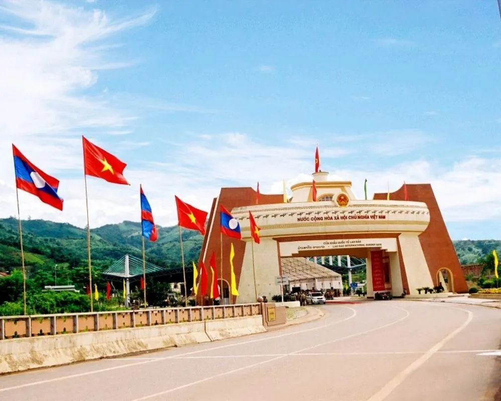 Vietnamese and Lao flags along the road to the Lao Bao gate